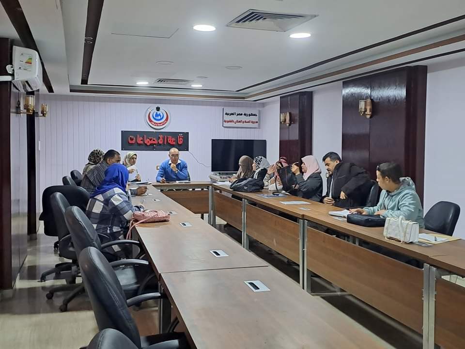 وكيل صحة القليوبية يناقش رفع كفاءة مكاتب الصحة (1)