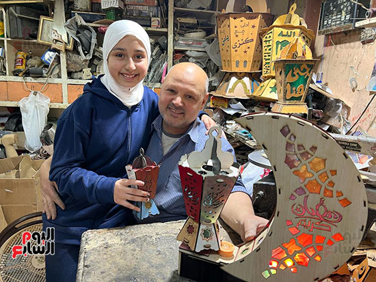 صانع-الفوانيس-وابنته صانع-الفوانيس-وابنته