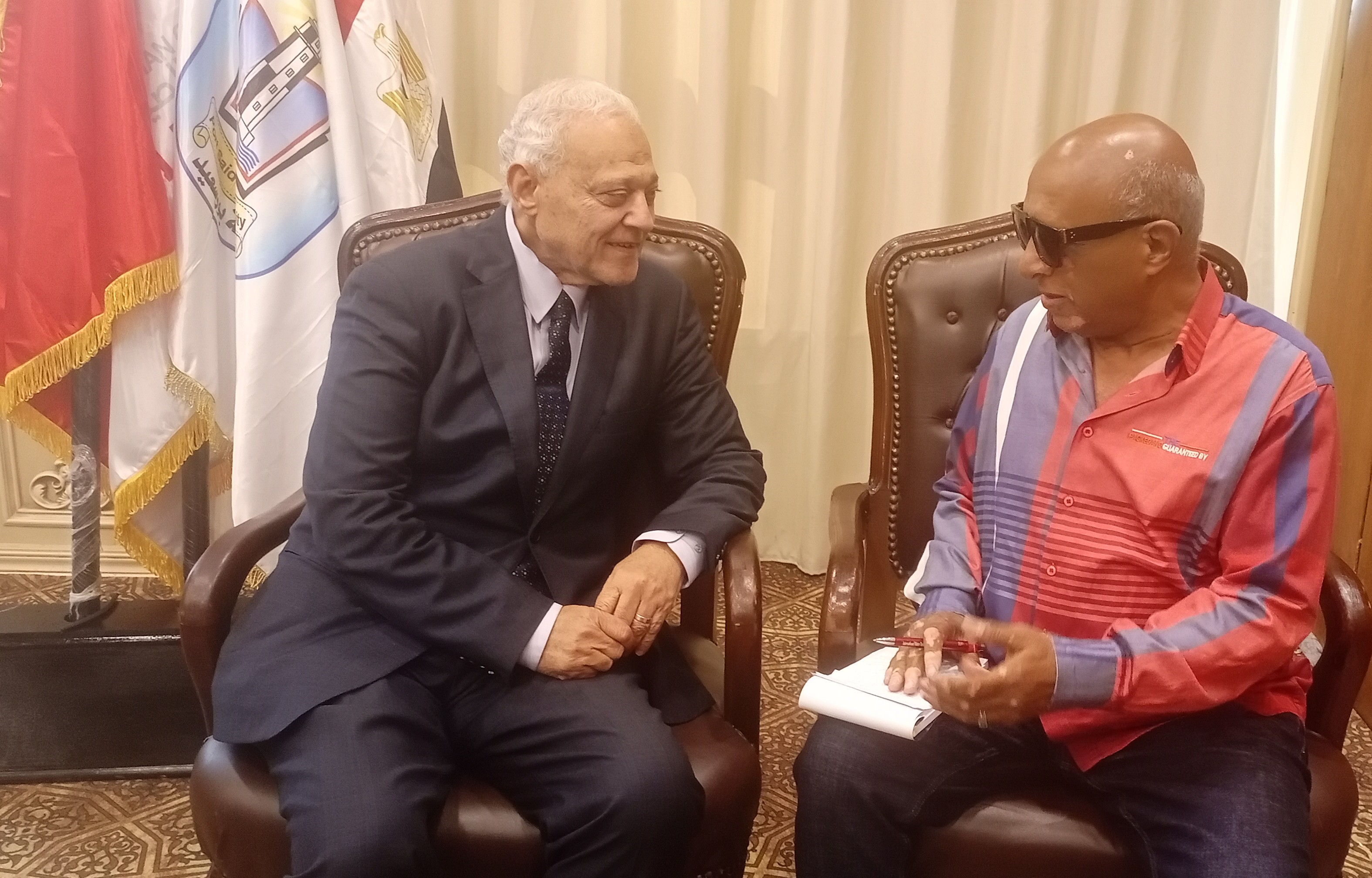  الدكتور حسين العطفى والزميل محمد فرج (3)