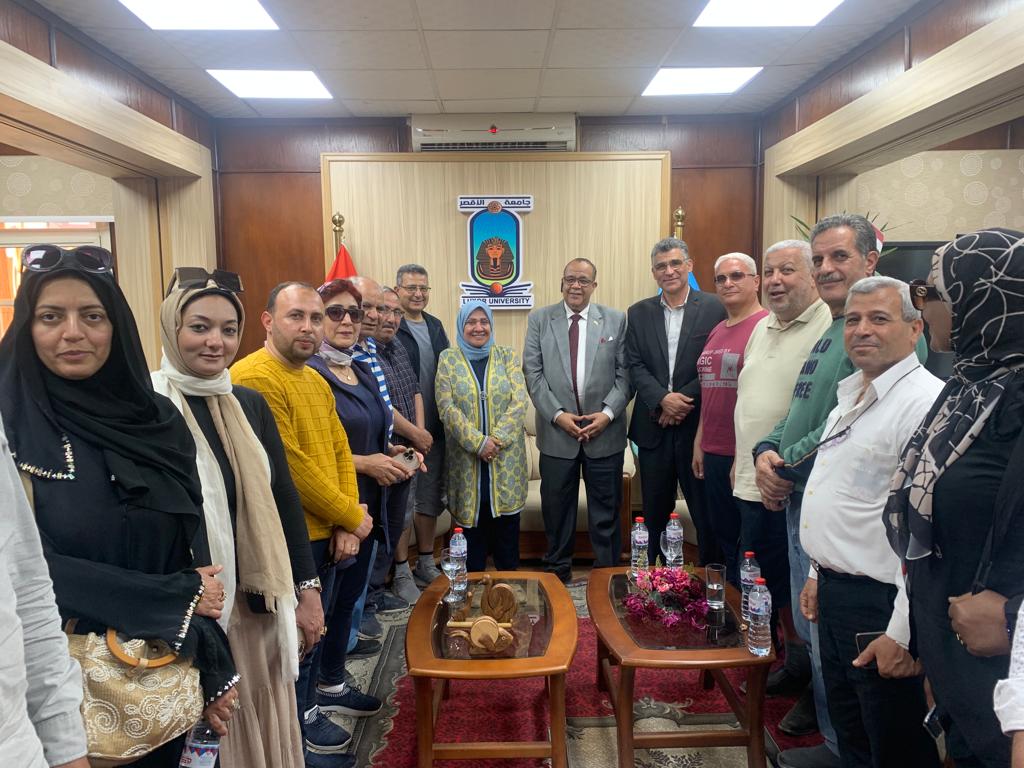رئيس جامعة الأقصر يستقبل وفد جمعية زمالة الكيمياء المصرية رئيس جامعة الأقصر يستقبل وفد جمعية زمالة الكيمياء المصرية