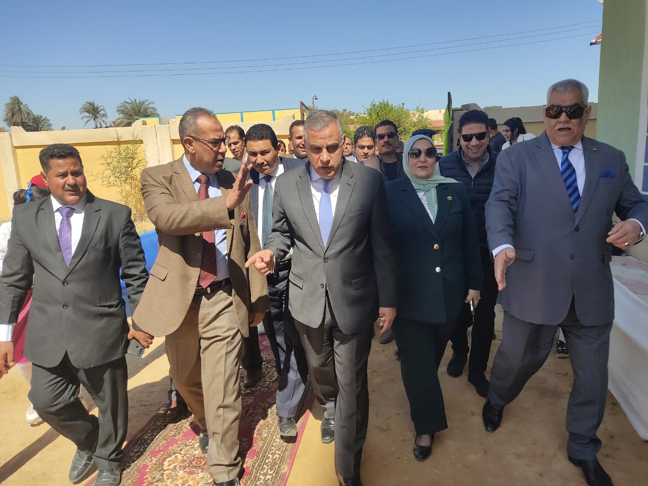 محافظ وجولته التفقيد وإفتتاح إدارة جهينة التعليمية  (2)