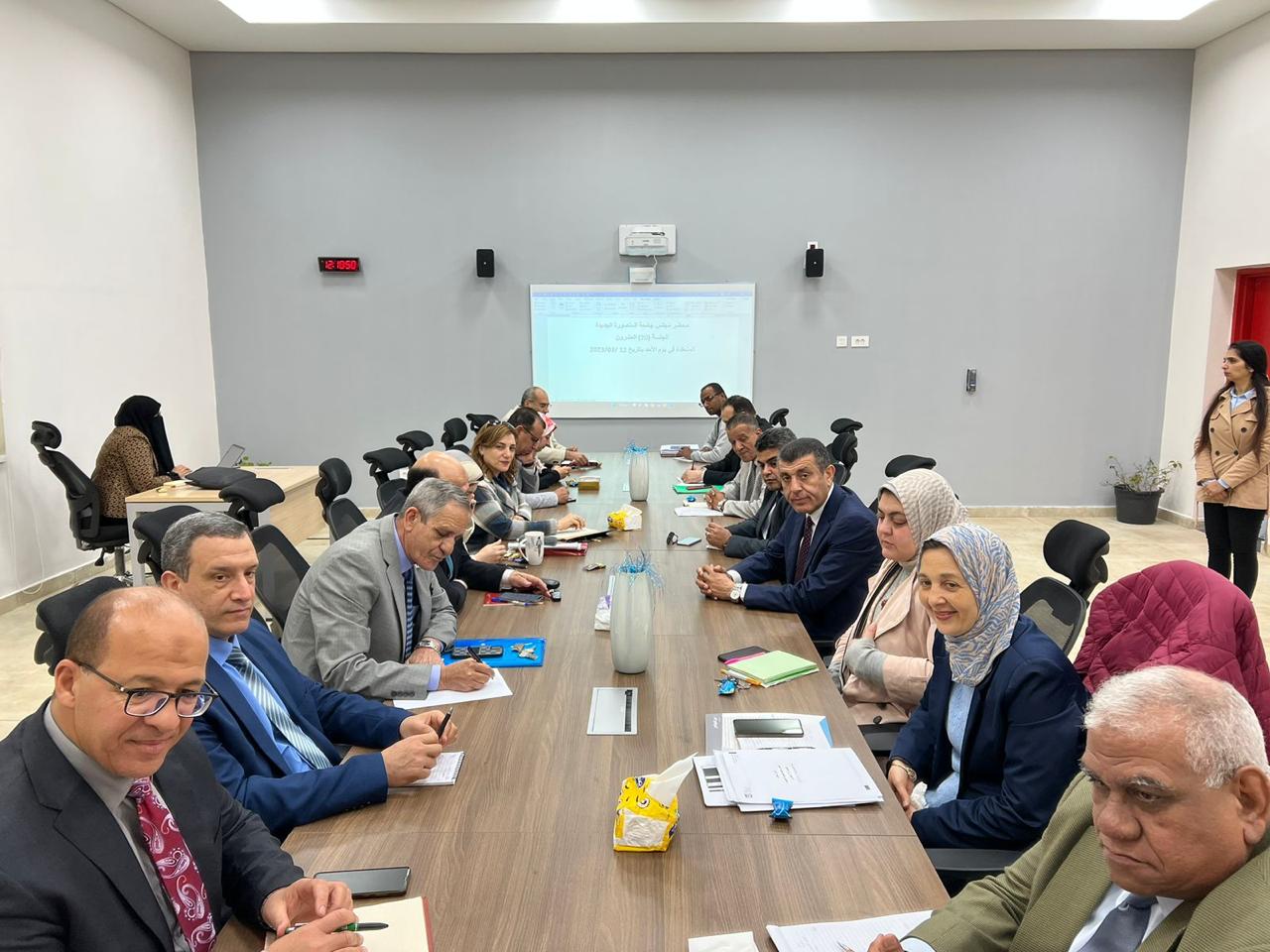 جانب من إنعقاد المجلس جانب من إنعقاد المجلس