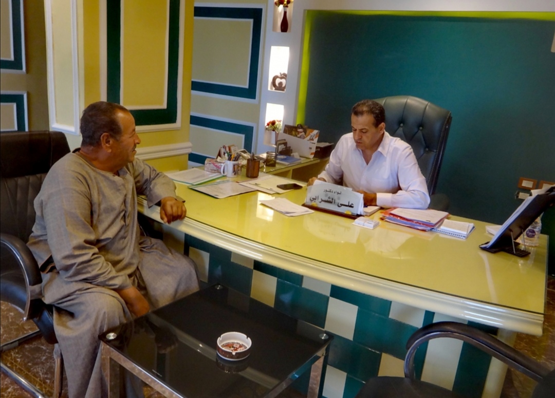 رئيس مدينة الأقصر يبحث مطالب المواطنين باليوم المفتوح