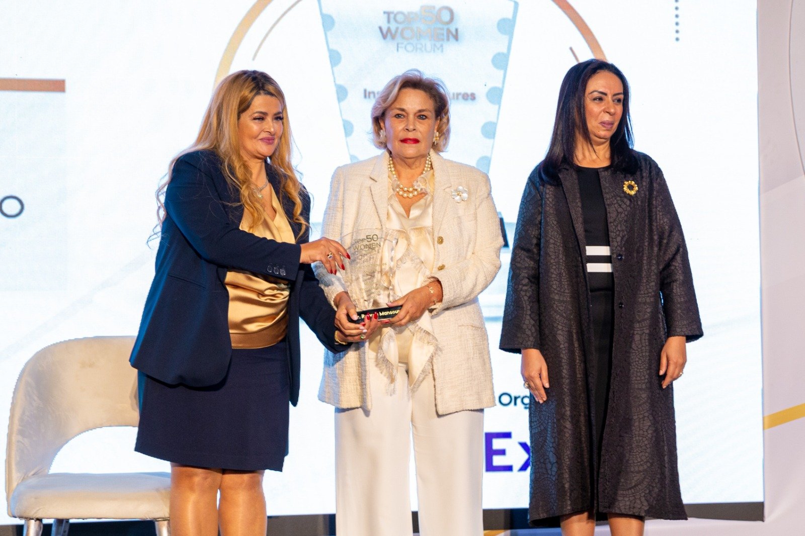 قمة المرأة المصرية تمنح جوائز «الملهمات» لـ5 شخصيات نسائية قيادية (2)