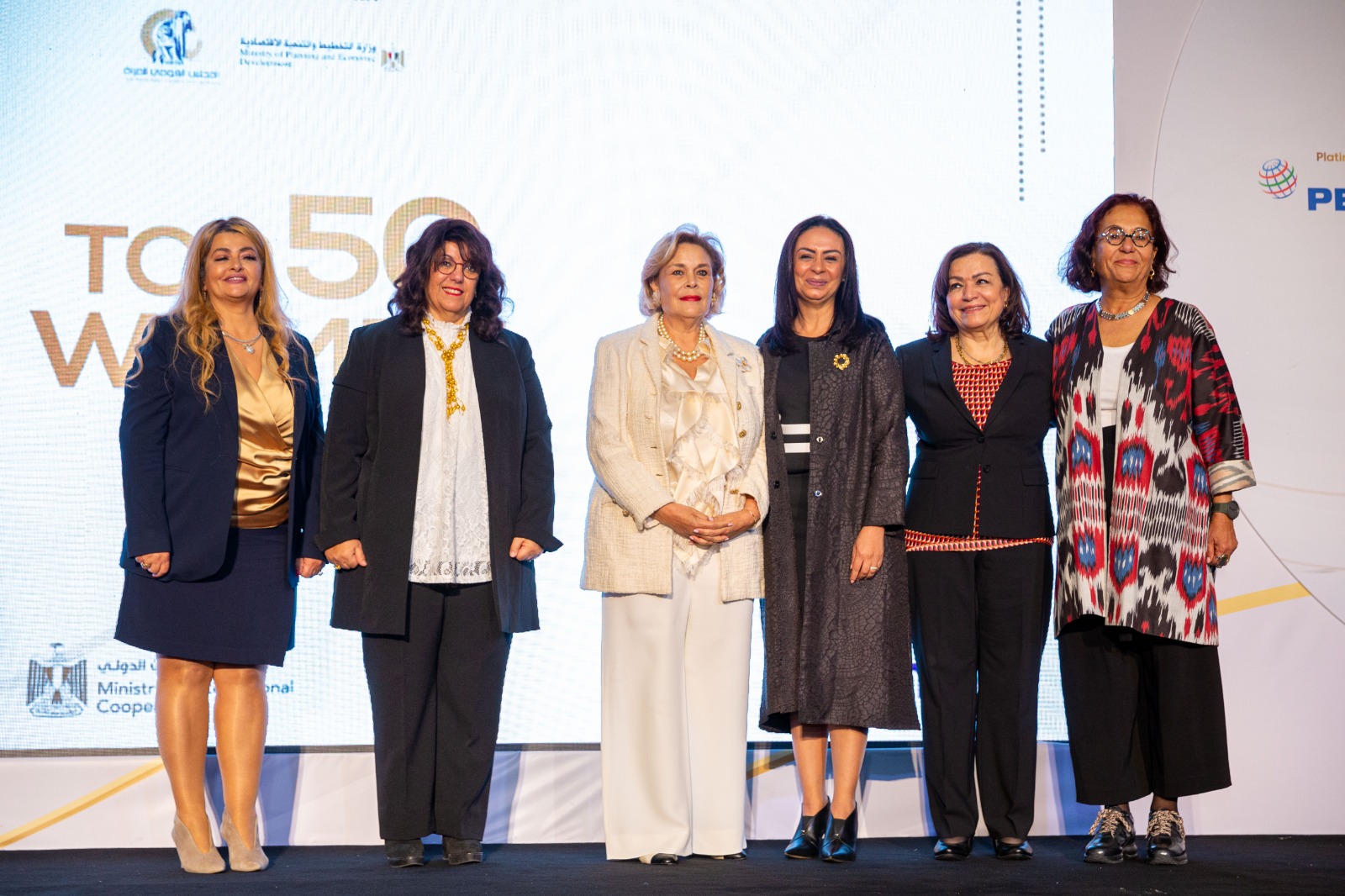 قمة المرأة المصرية تمنح جوائز «الملهمات» لـ5 شخصيات نسائية قيادية (3)