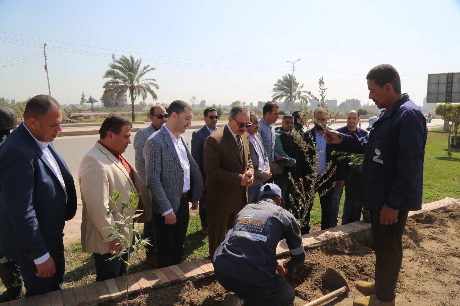 محافظ كفر الشيخ يشهد زراعة الاشجار