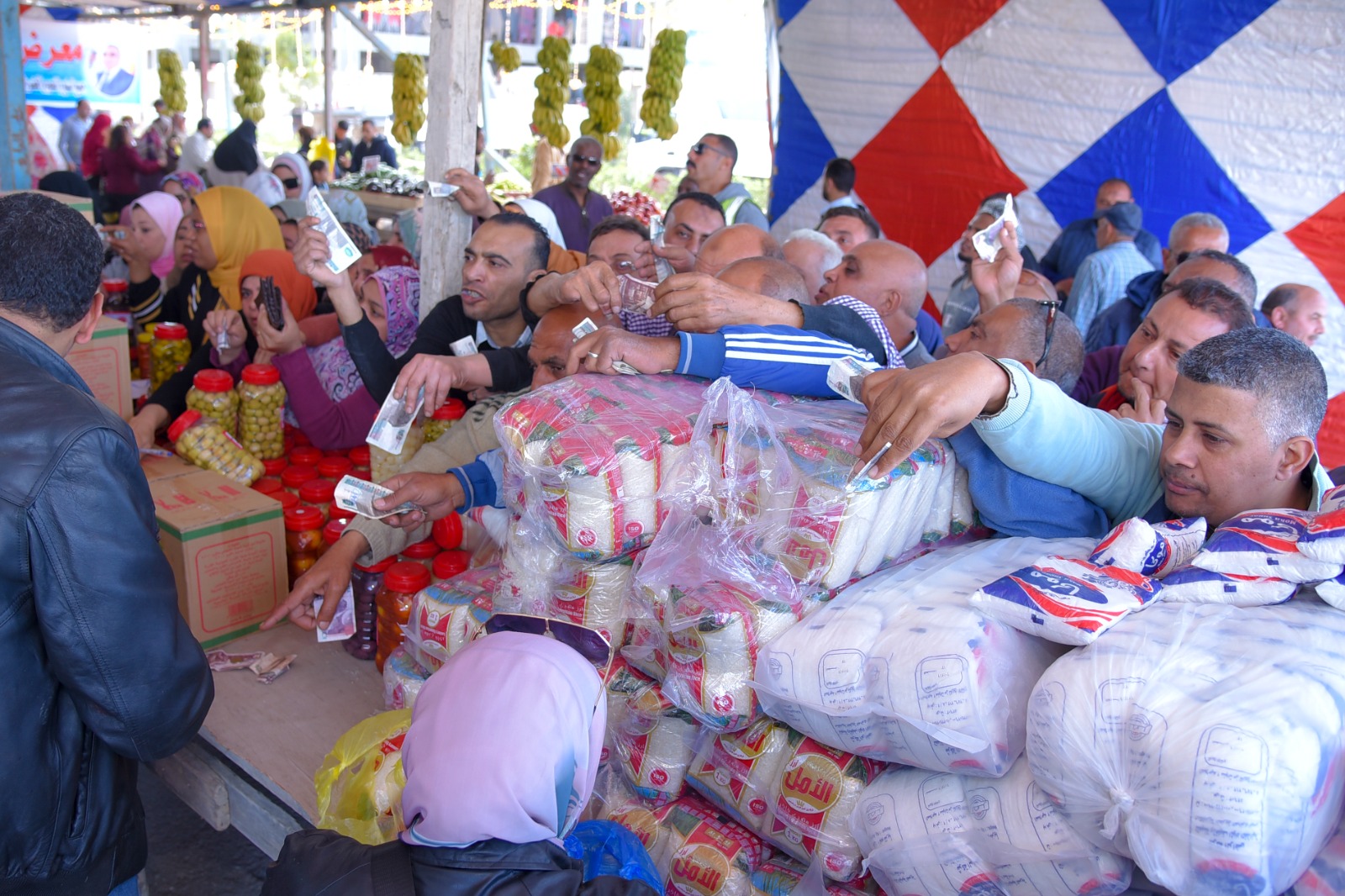 الاقبال على المعرض الاقبال على المعرض