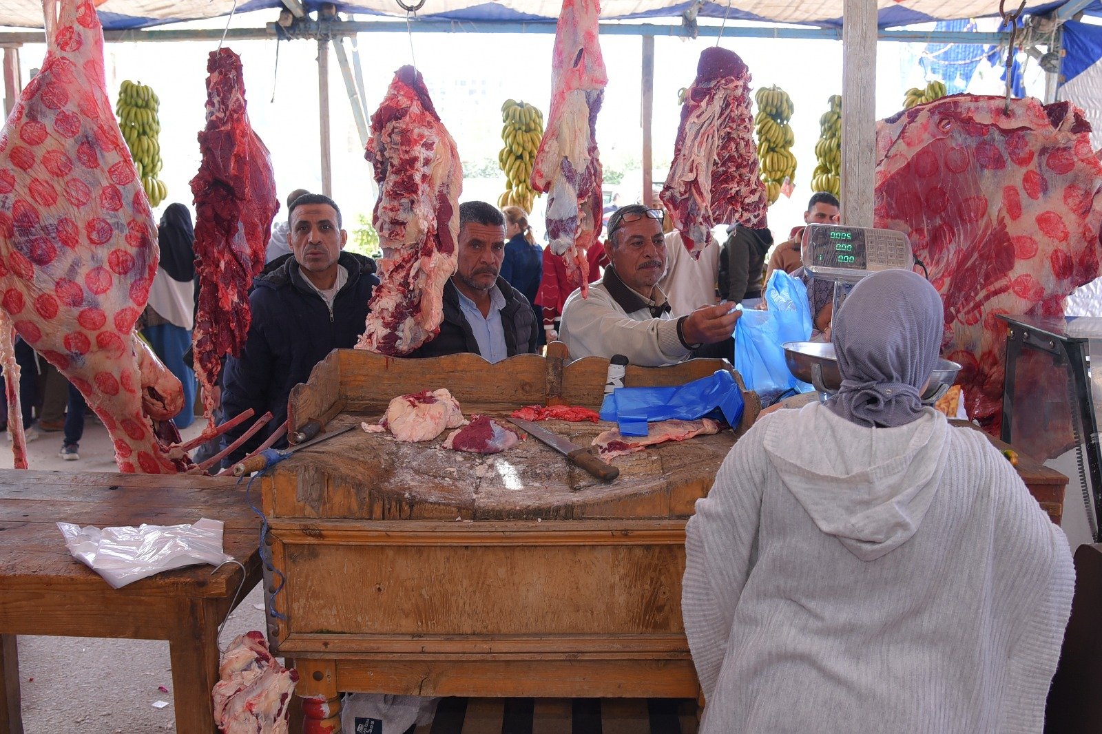 اقبال على شراء اللحوم اقبال على شراء اللحوم