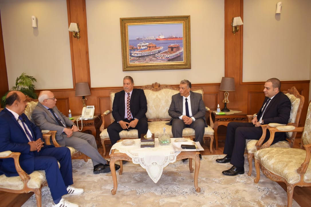 جانب من لقاء محافظ بورسعيد بعدد من المستثمرين