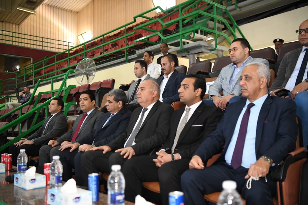 محافظ قنا يشهد قرعة الحج