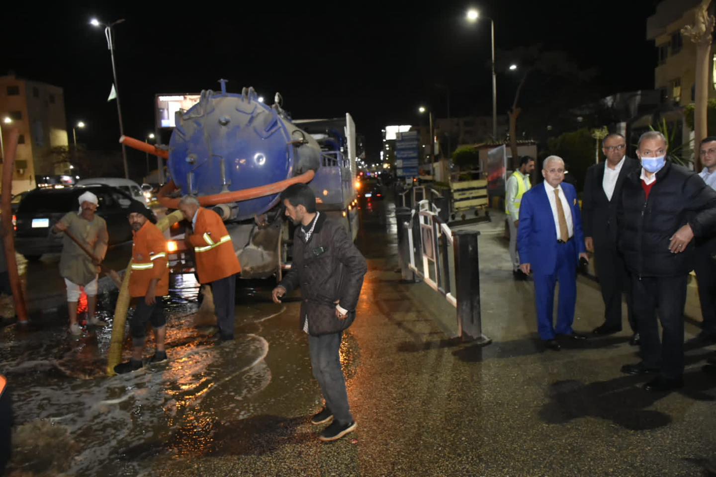 جانب من أعمال رفع مياه الأمطار بالقليوبية جانب من أعمال رفع مياه الأمطار بالقليوبية