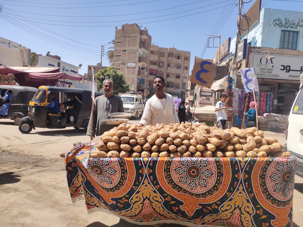 زينة الشهر الكريم على عربات البائعين