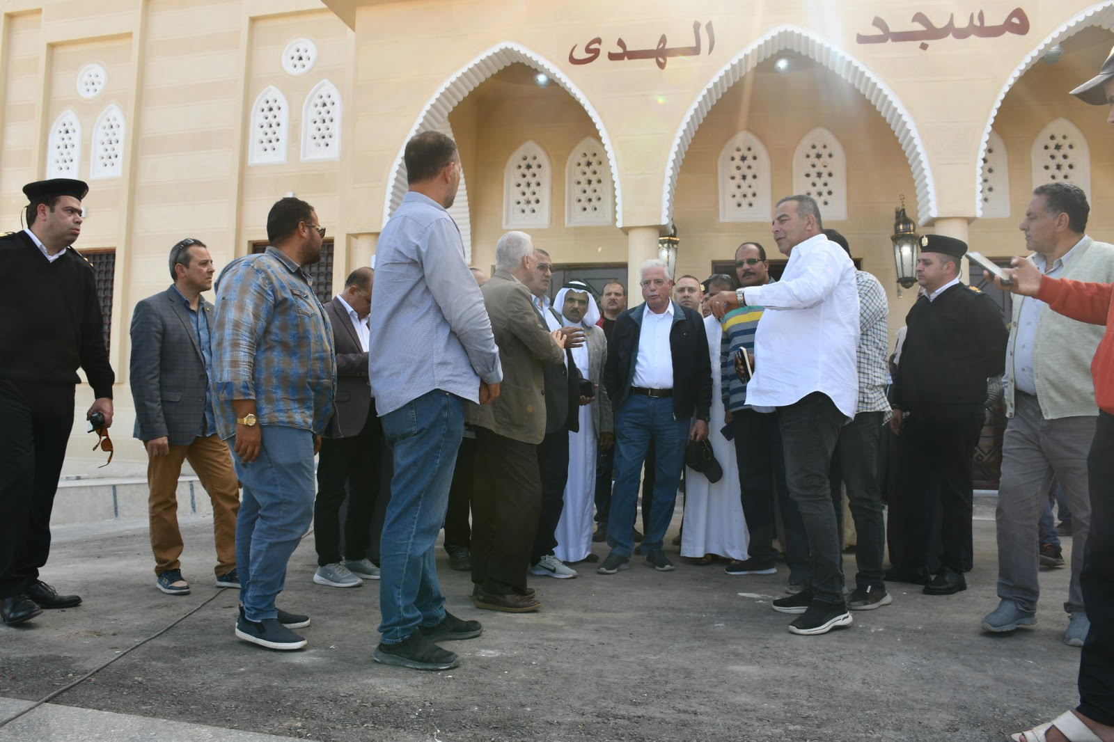  محافظ جنوب سيناء يتفقد مسجد الهدى وطريق مبارك (1)