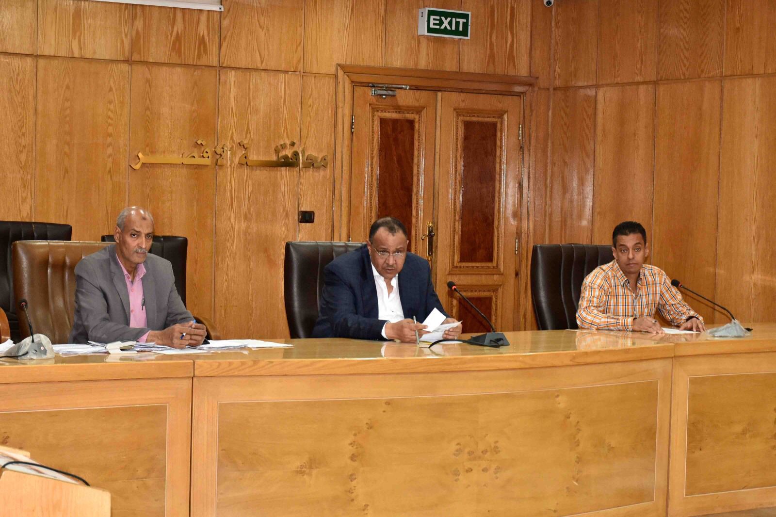 سكرتير عام الأقصر يؤكد على دعم الحالات الأولى بالرعاية