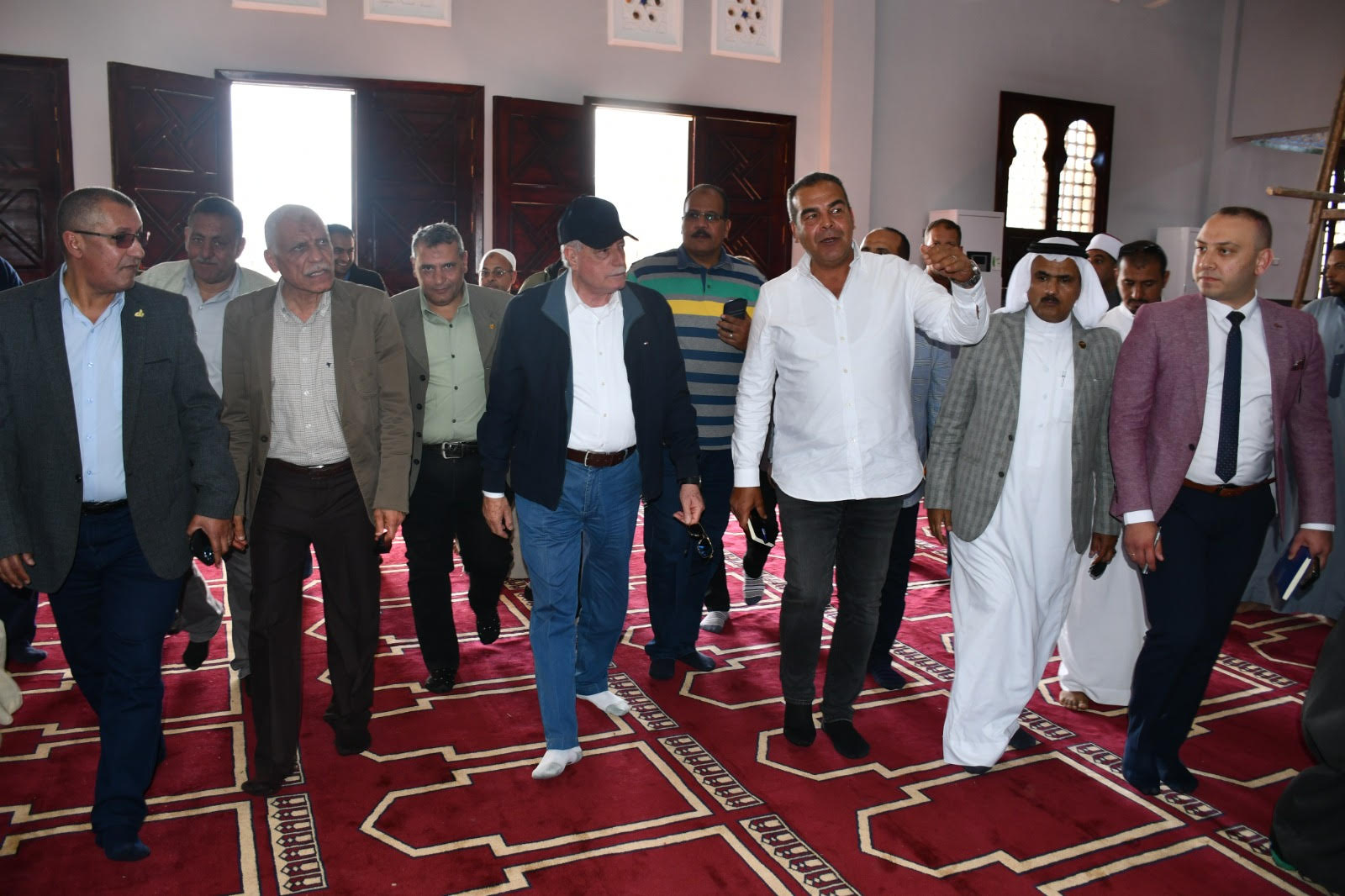  محافظ جنوب سيناء يتفقد مسجد الهدى وطريق مبارك (6)