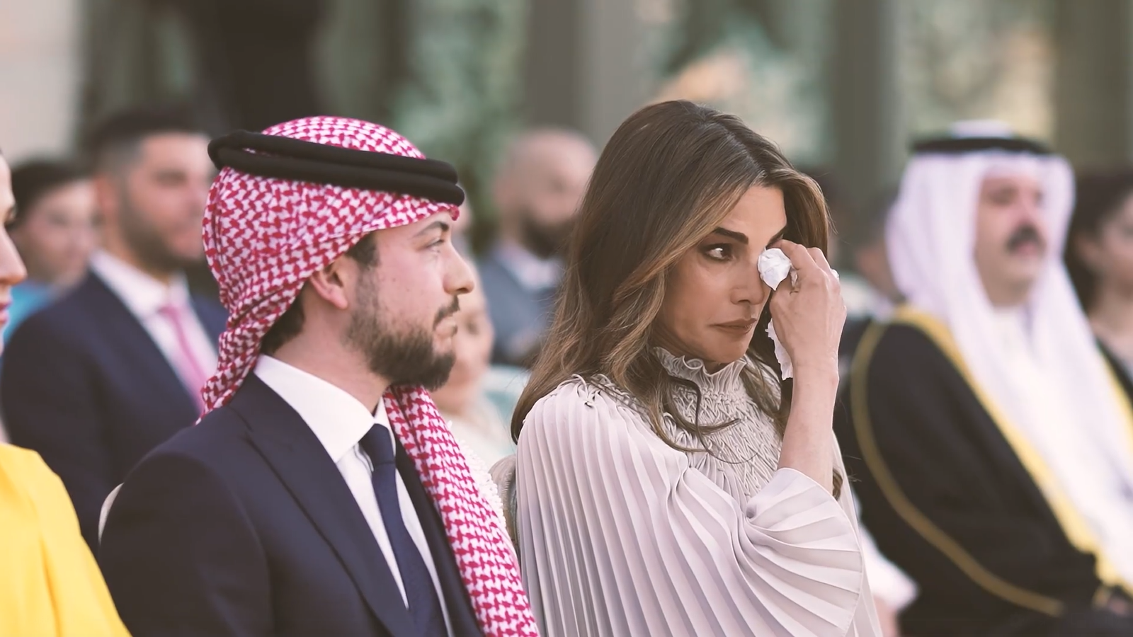 دموع الملكة رانيا العبد الله خلال عقد قران الأميرة إيمان