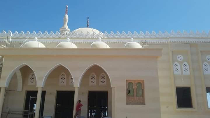  محافظ جنوب سيناء يتفقد مسجد الهدى وطريق مبارك (2)