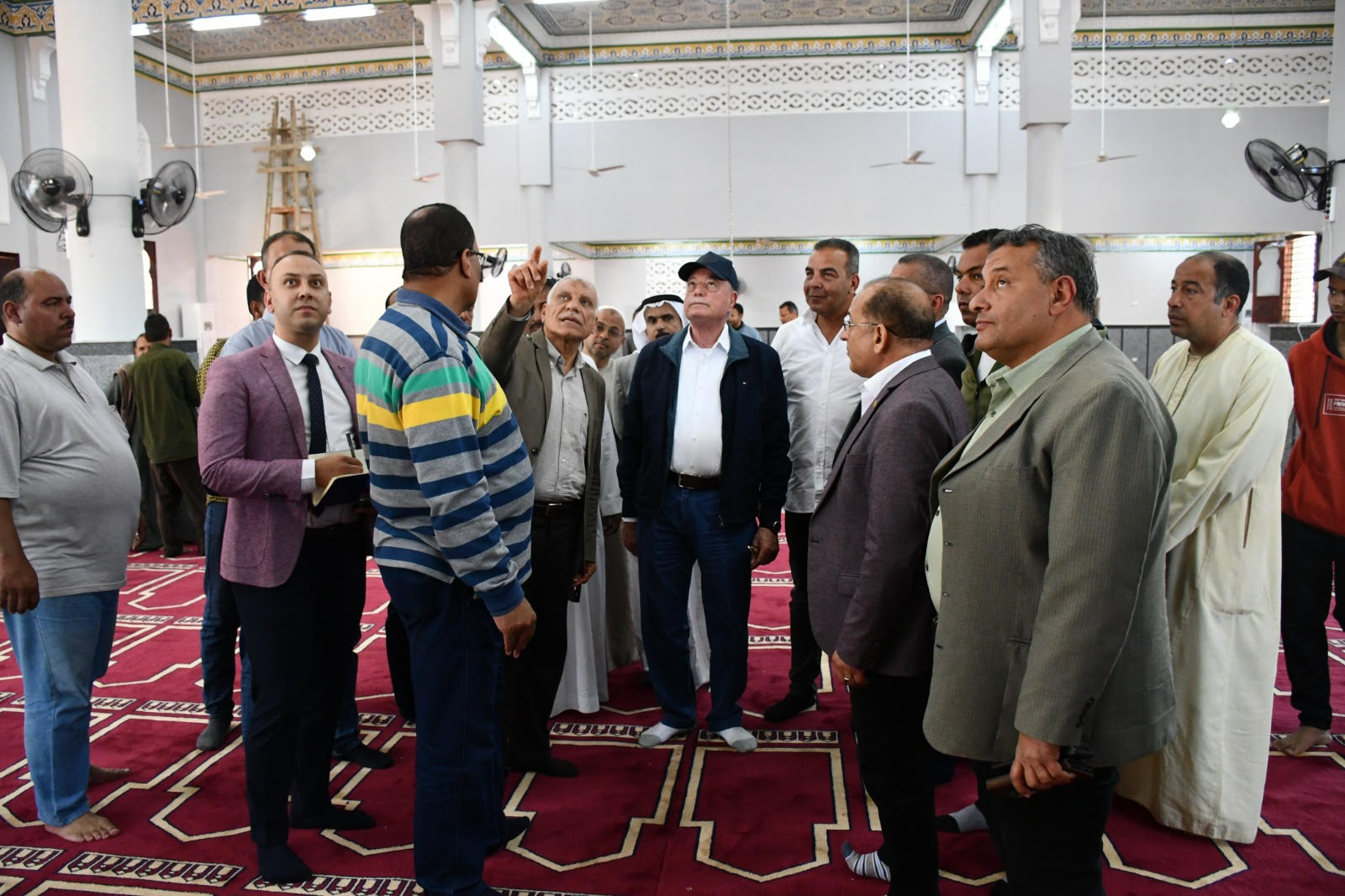  محافظ جنوب سيناء يتفقد مسجد الهدى وطريق مبارك (7)