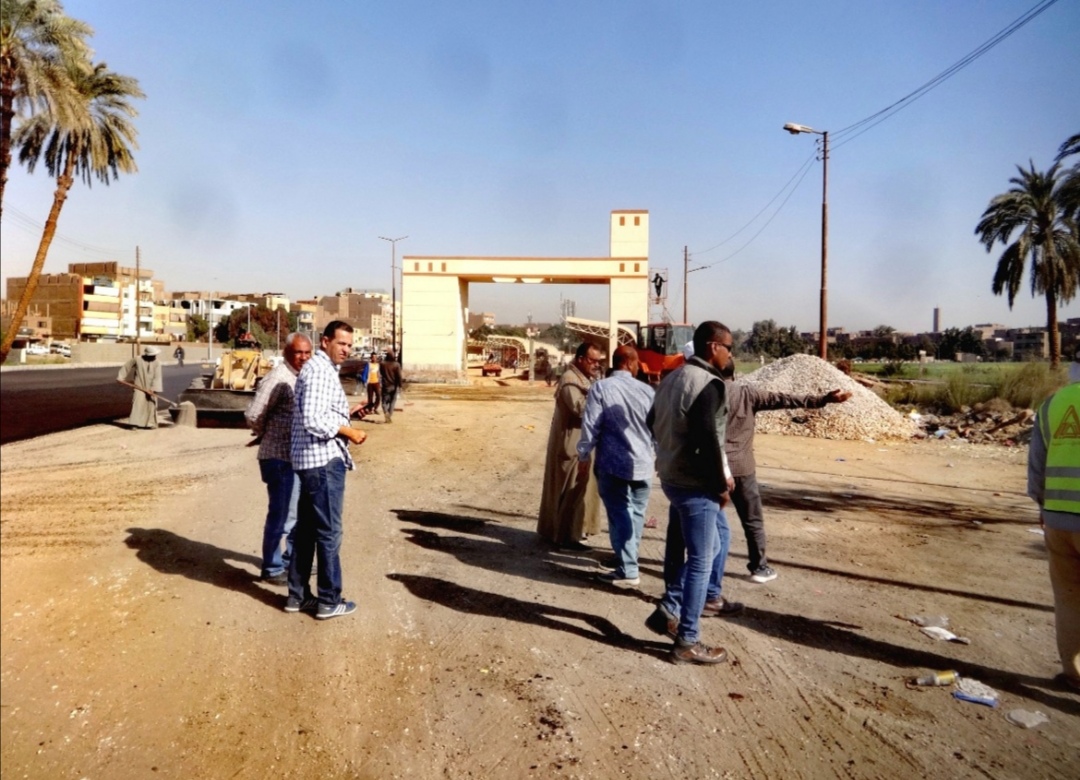 رئيس مدينة الأقصر يتابع أعمال الصرف بالشوارع رئيس مدينة الأقصر يتابع أعمال الصرف بالشوارع