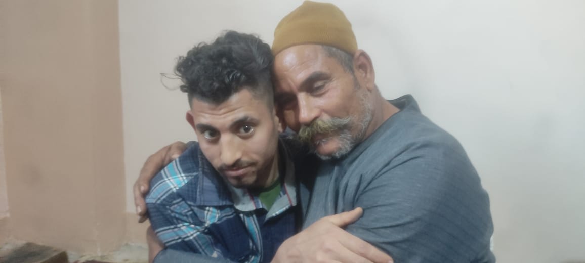 صورة ناصر العائد مع والده