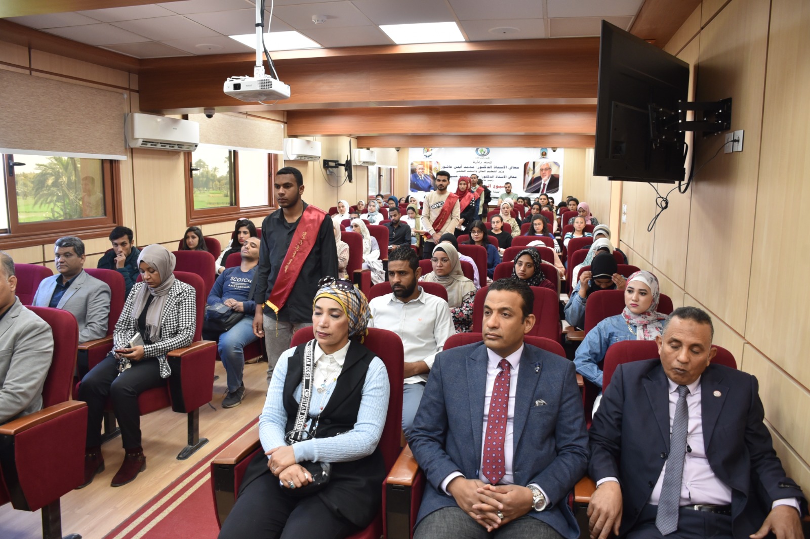 جانب من فعاليات الأسبوع البيئي بكليات الأقصر