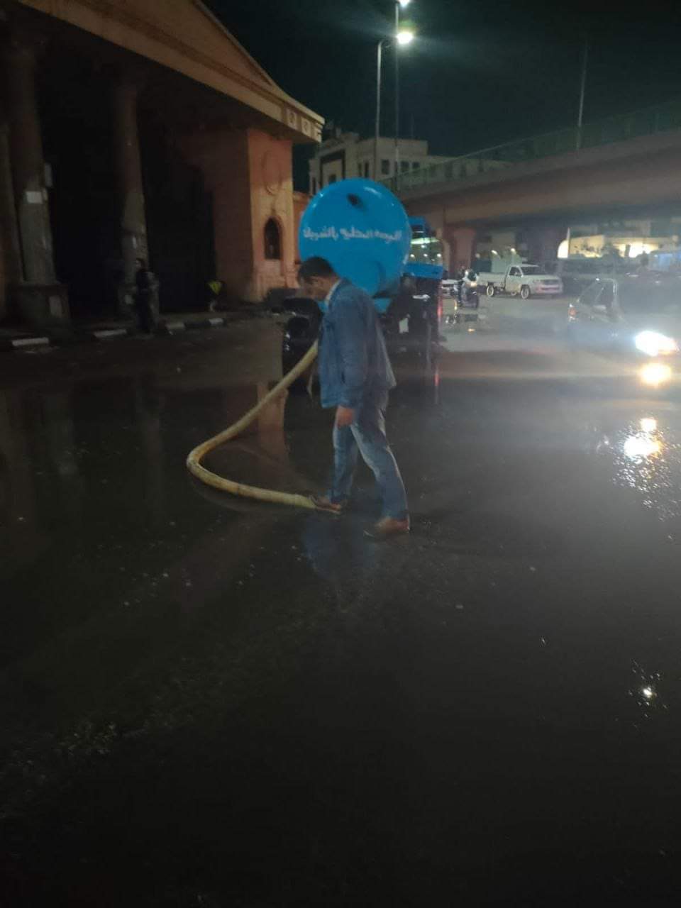 كسح مياه الأمطار فى الطرق والشوارع الرئيسية  (3)