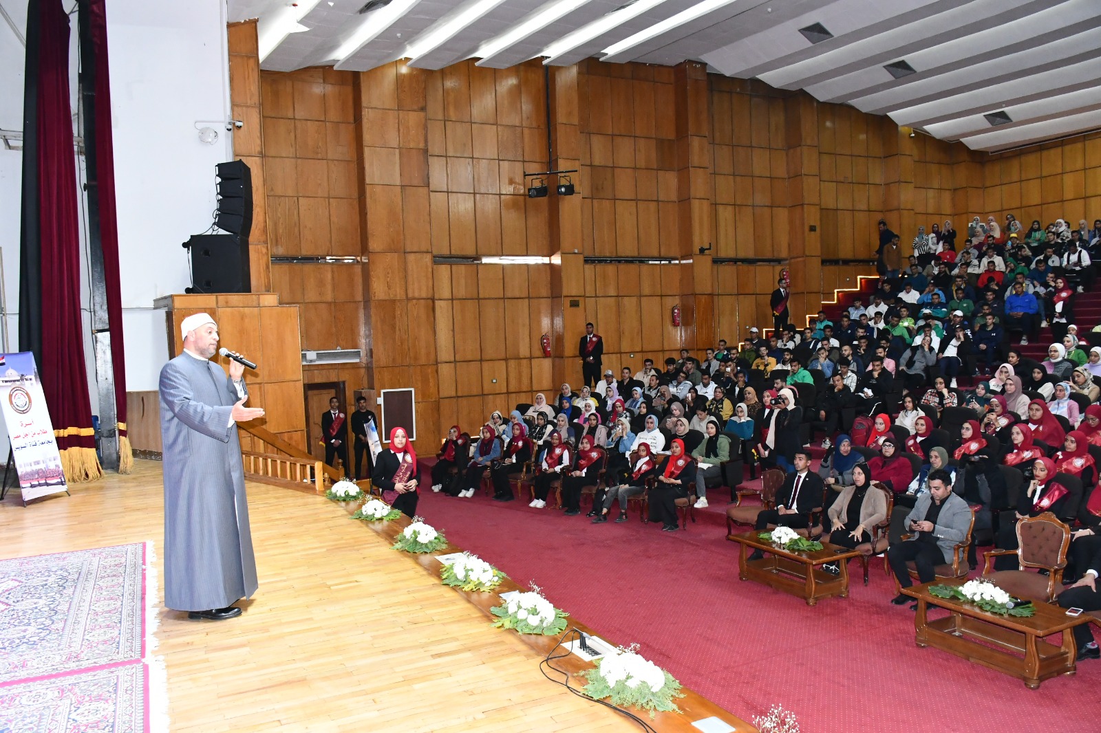 الشيخ رمضان عبد الرازق خلال الندوة الشيخ رمضان عبد الرازق خلال الندوة