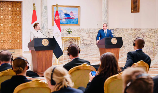 الرئيس السيسي يستقبل رئيسة وزراء الدنمارك  (5)