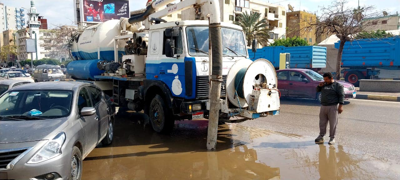 اثناء شفط مياه الأمطار اثناء شفط مياه الأمطار