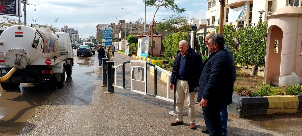 متابعة أعمال رفع تراكمات مياه الأمطار ببنها متابعة أعمال رفع تراكمات مياه الأمطار ببنها