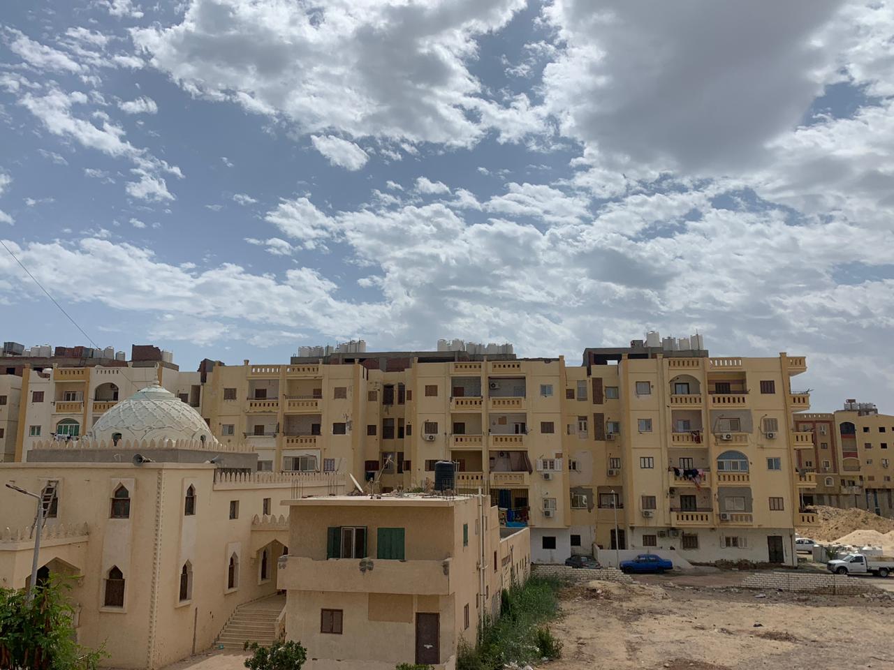 غيوم متقطعة ونشاط للرياح بالغردقة وغارب