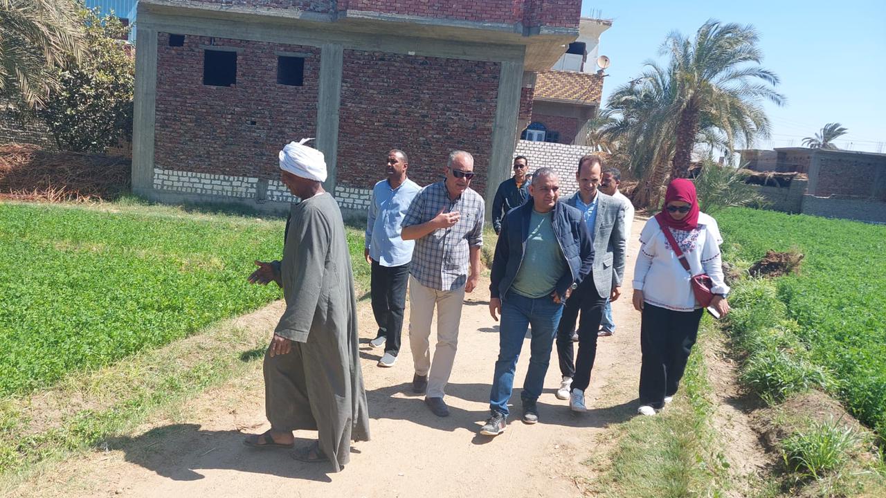 جانب من جولات وفد وزاتى التنمية المحلية والزراعة جانب من جولات وفد وزاتى التنمية المحلية والزراعة
