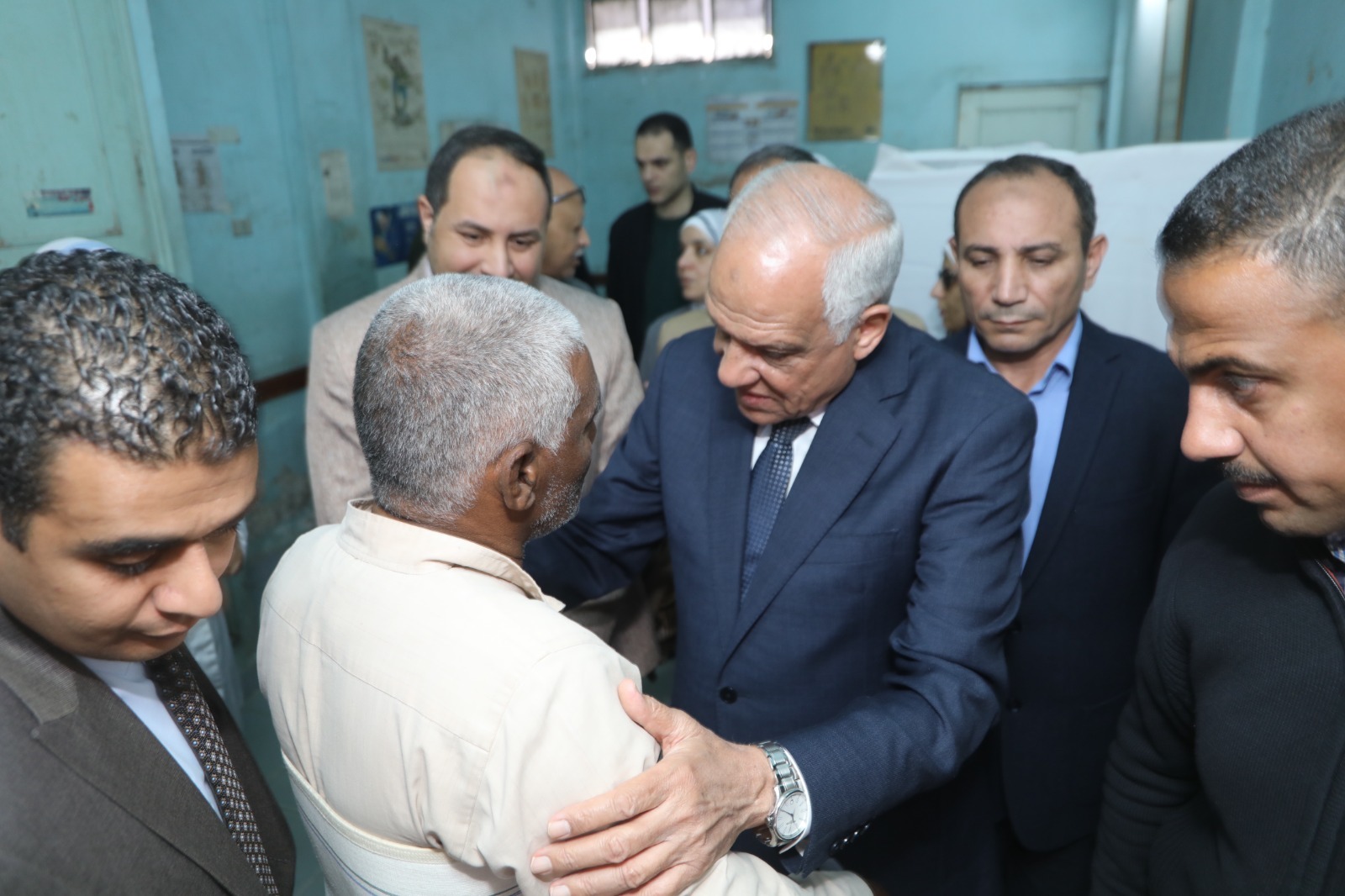 محافظ الجيزة يتفقد مستوى الخدمات بمستشفى أم المصريين
