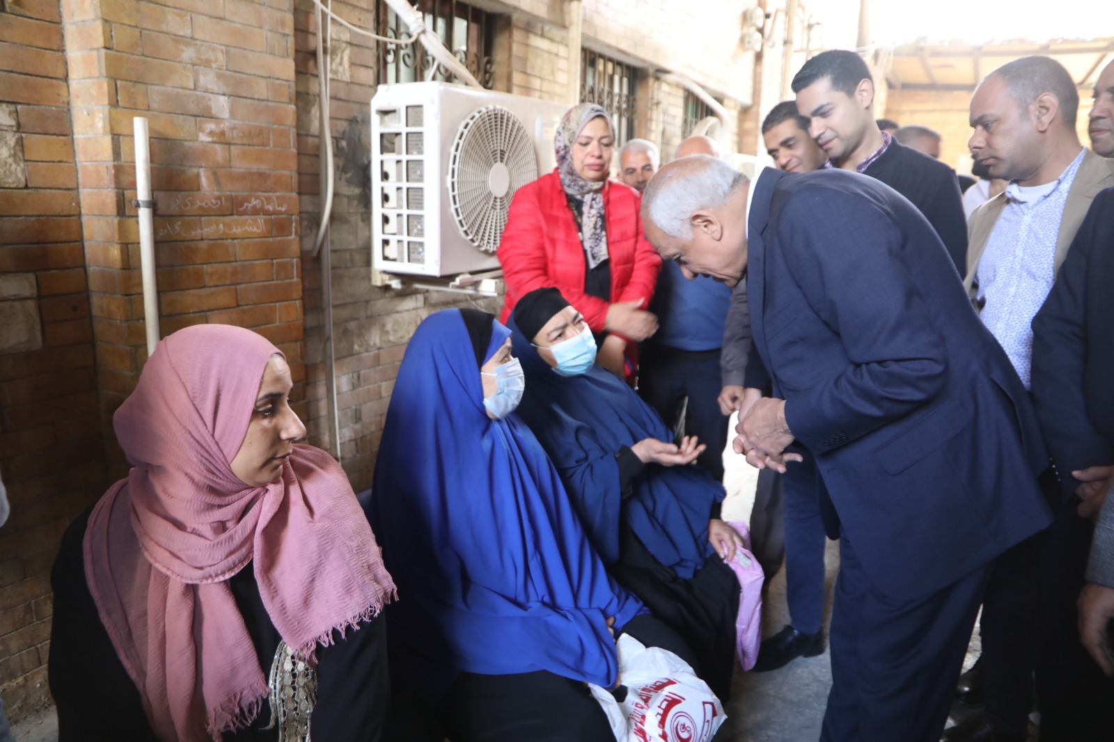 محافظ الجيزة يزور مستشفى أم المصريين