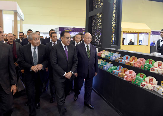 جانب من افتتاح المعرض جانب من افتتاح المعرض