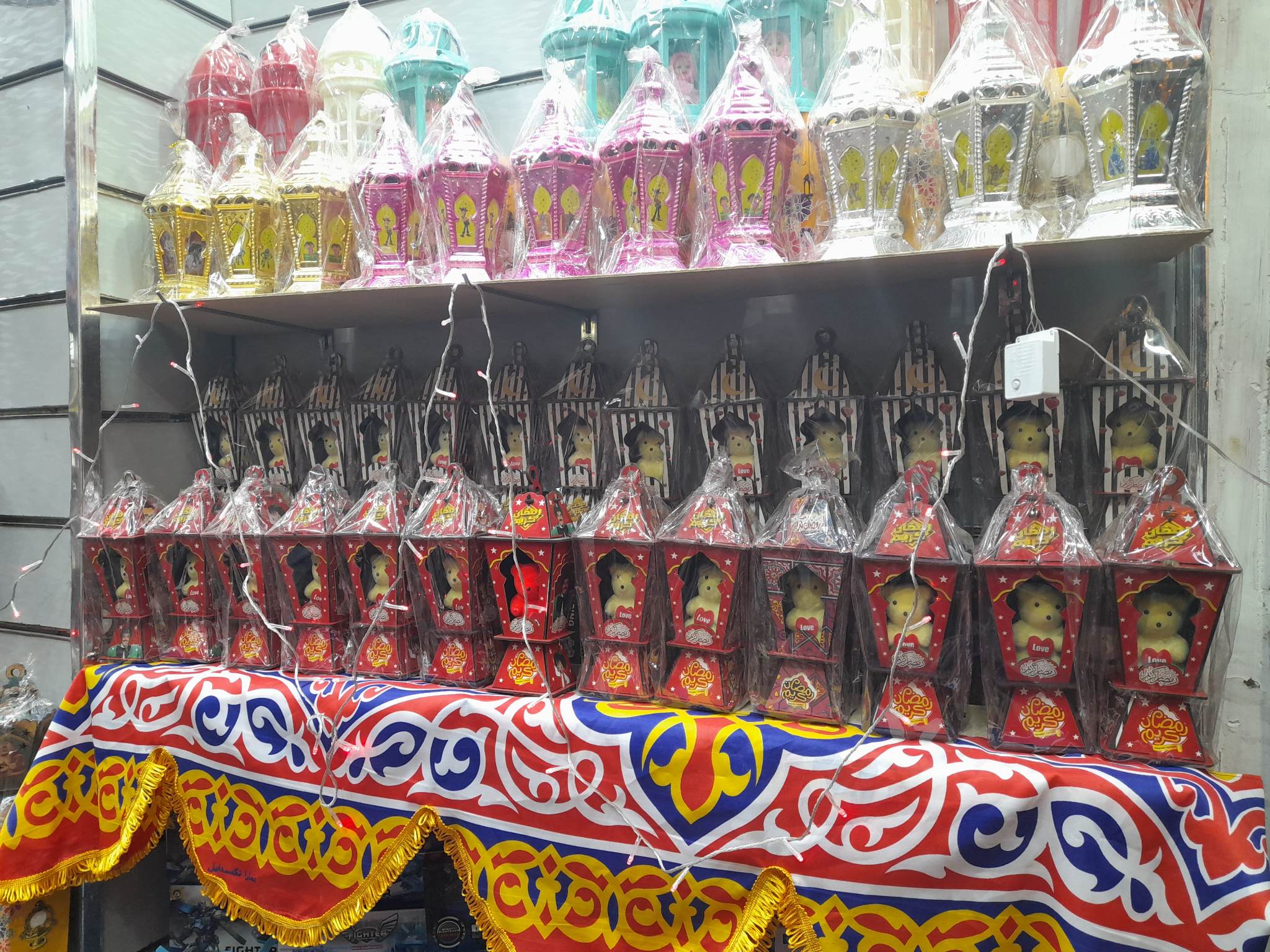 فوانيس من الخشب