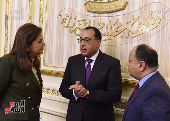 رئيس الوزراء يشهد مراسم توقيع بروتوكول بشأن الحوافز المادية لمشروع تنمية الأسرة المصرية (4)