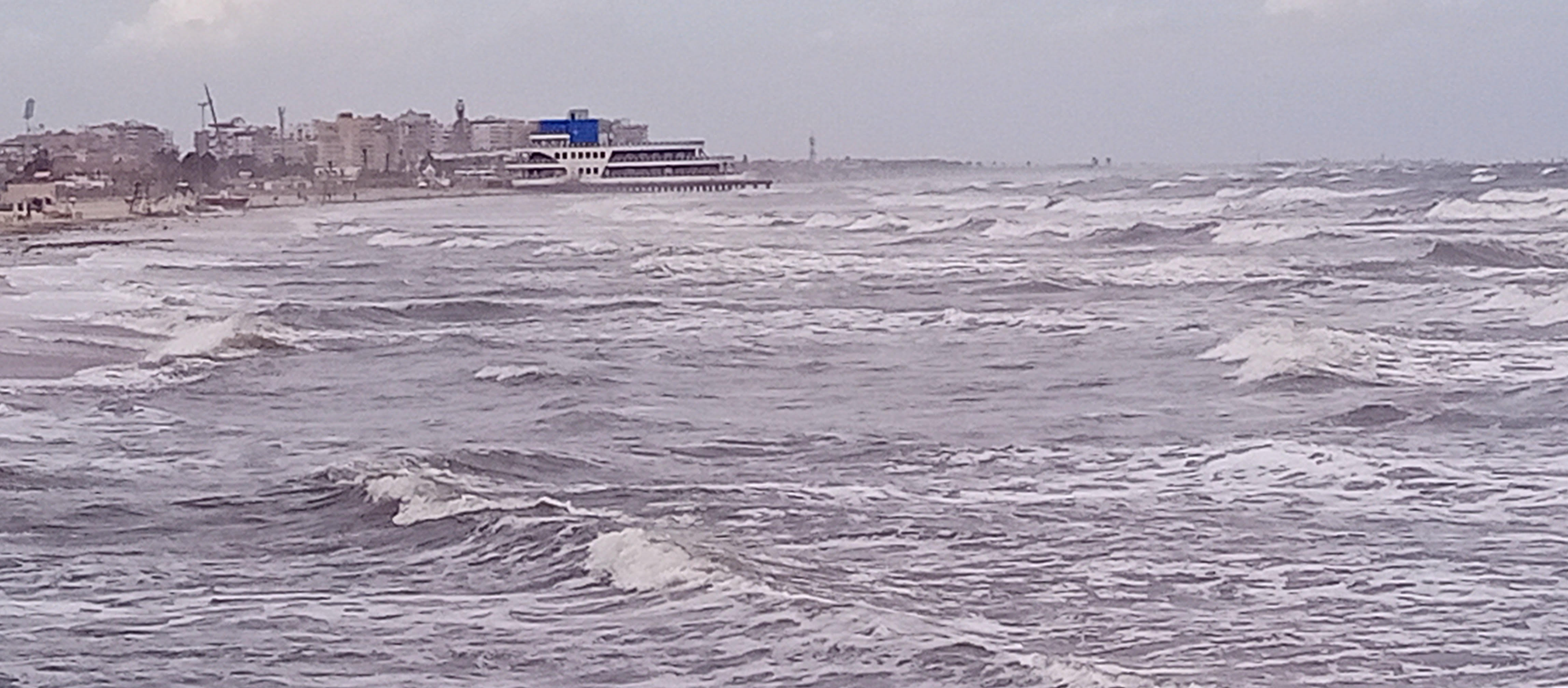 إضطراب حركة البحر الأبيض المتوسط ببوسعيد إضطراب حركة البحر الأبيض المتوسط ببوسعيد