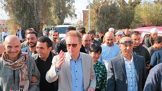 أهالى دار السلام بسوهاج يستقبلون سفير ألمانيا (3)