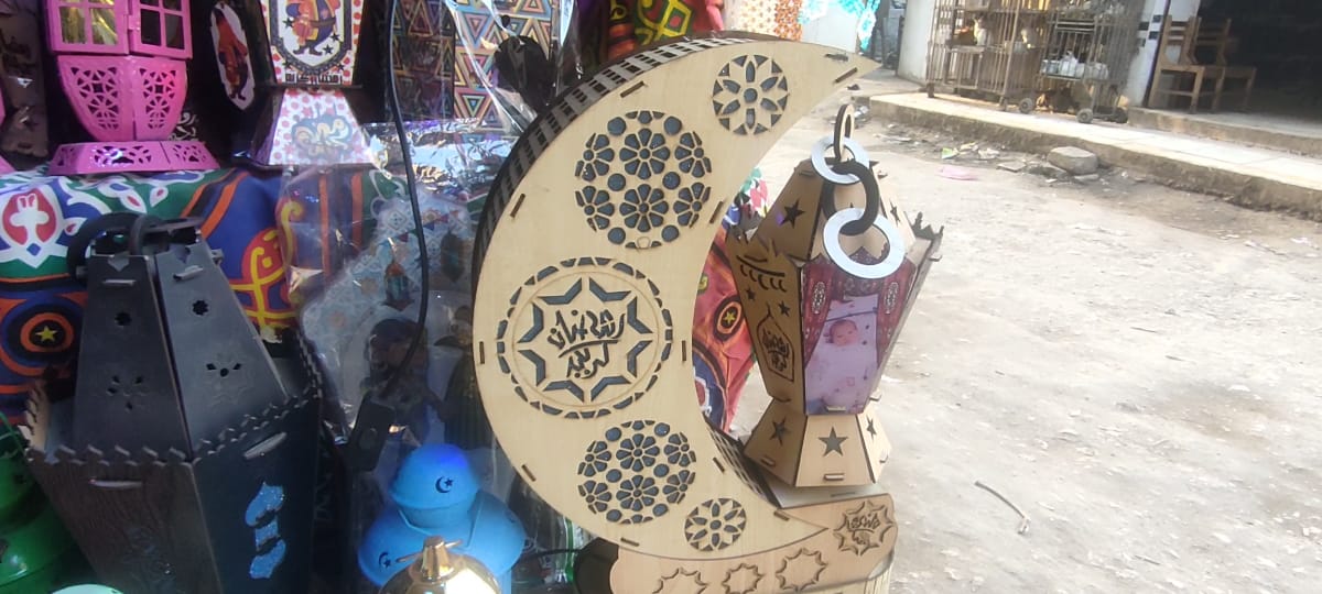 شنودة شاب قبطي من الشرقية يصنع فوانيس رمضان (4)