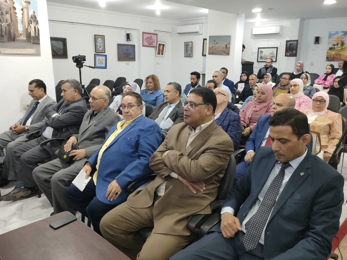 حضور افتتاح ملتقى الأقصر الأول لنقد الشعر حضور افتتاح ملتقى الأقصر الأول لنقد الشعر