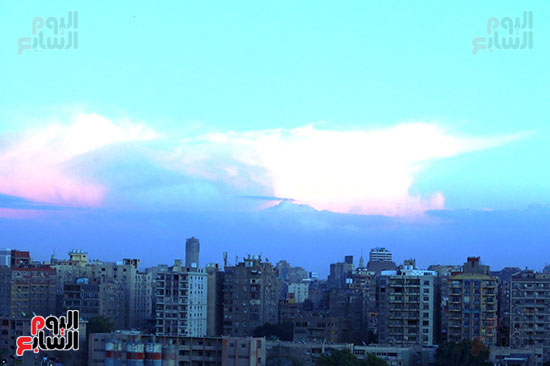سماء مصر بالألوان.. السحاب يرسم تكوينات جمالية وقت الغروب (2)