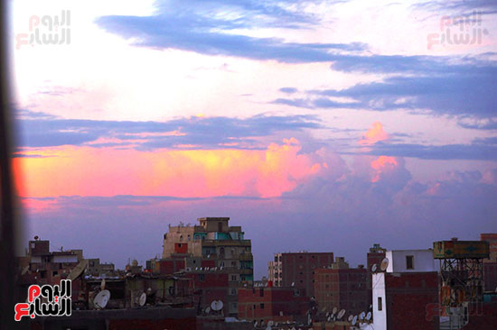 سماء مصر بالألوان.. السحاب يرسم تكوينات جمالية وقت الغروب (8)