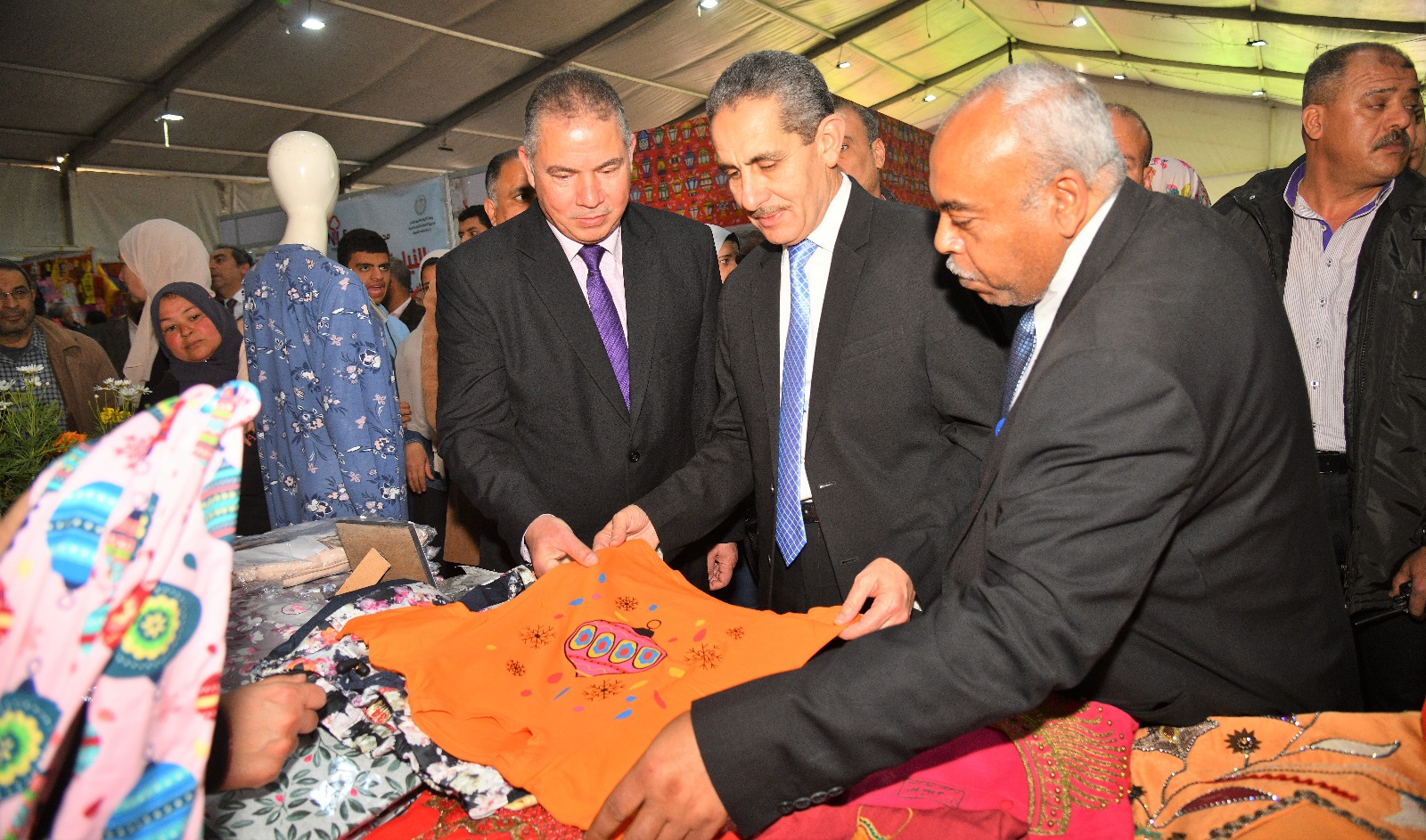 عرض أيادي الغربية لتوفير مستلزمات الأسرة  (3)