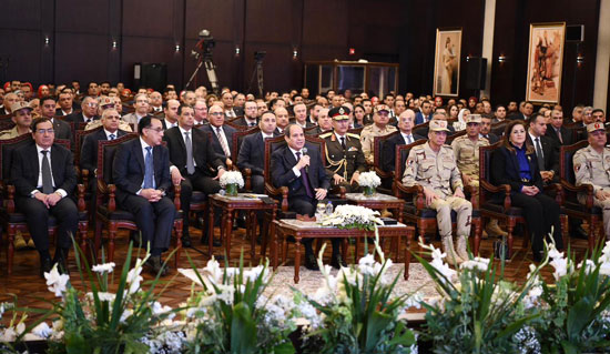 الرئيس السيسي خلال افتتاح مجمع الأسمدة (6)