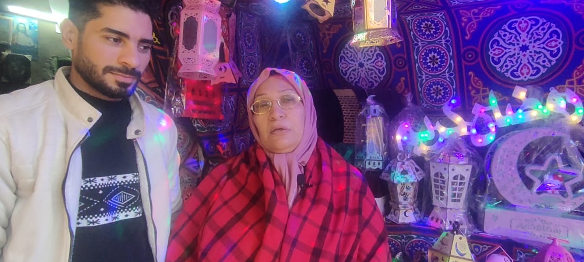 شنودة شاب قبطي من الشرقية يصنع فوانيس رمضان (2)