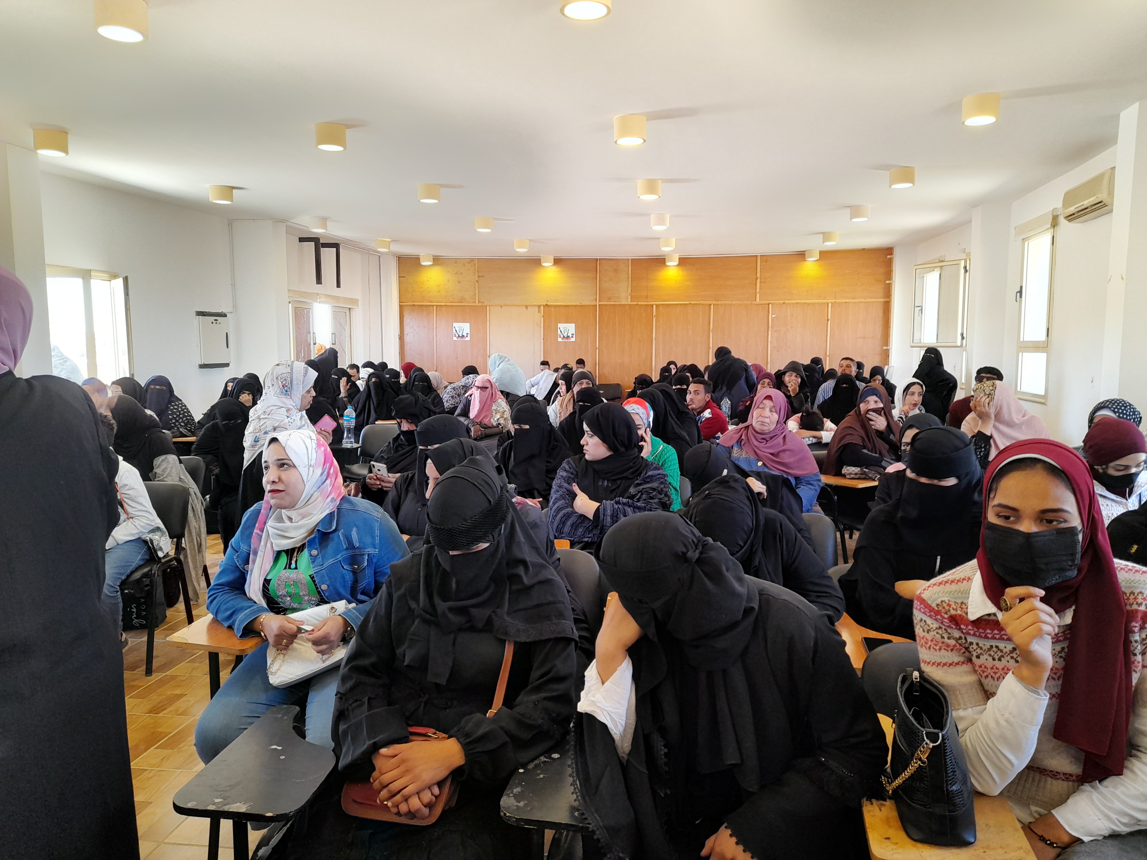 محافظ جنوب سيناء يسلم غسالات وثلاجات وبوتاجازات للفتيات المقبلات على الزواج (2)