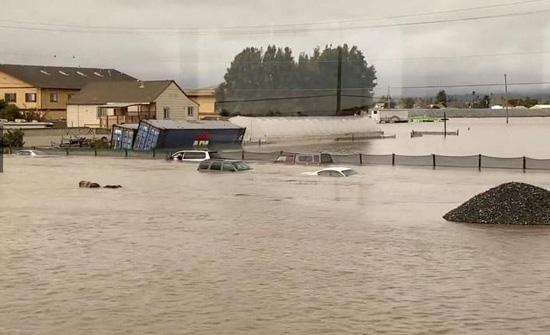 فيضانات ولاية كاليفورنيا (13)