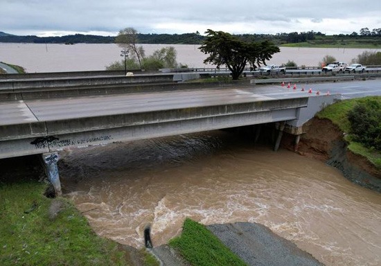 فيضانات ولاية كاليفورنيا (6)
