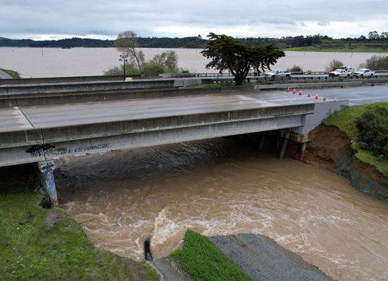 فيضانات ولاية كاليفورنيا (8)